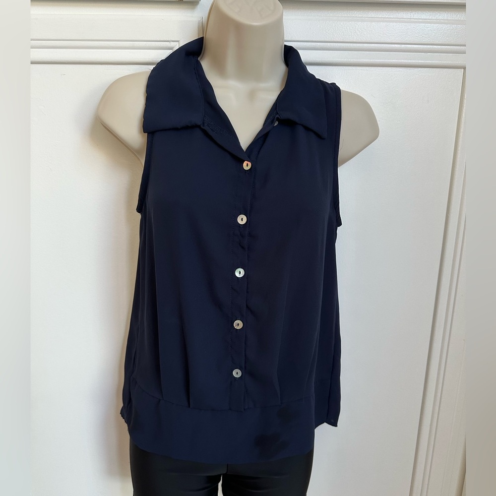 Casual Collar V Neck Button Down Sleeveless Tunic Blouse. Navy Blue. Size Small